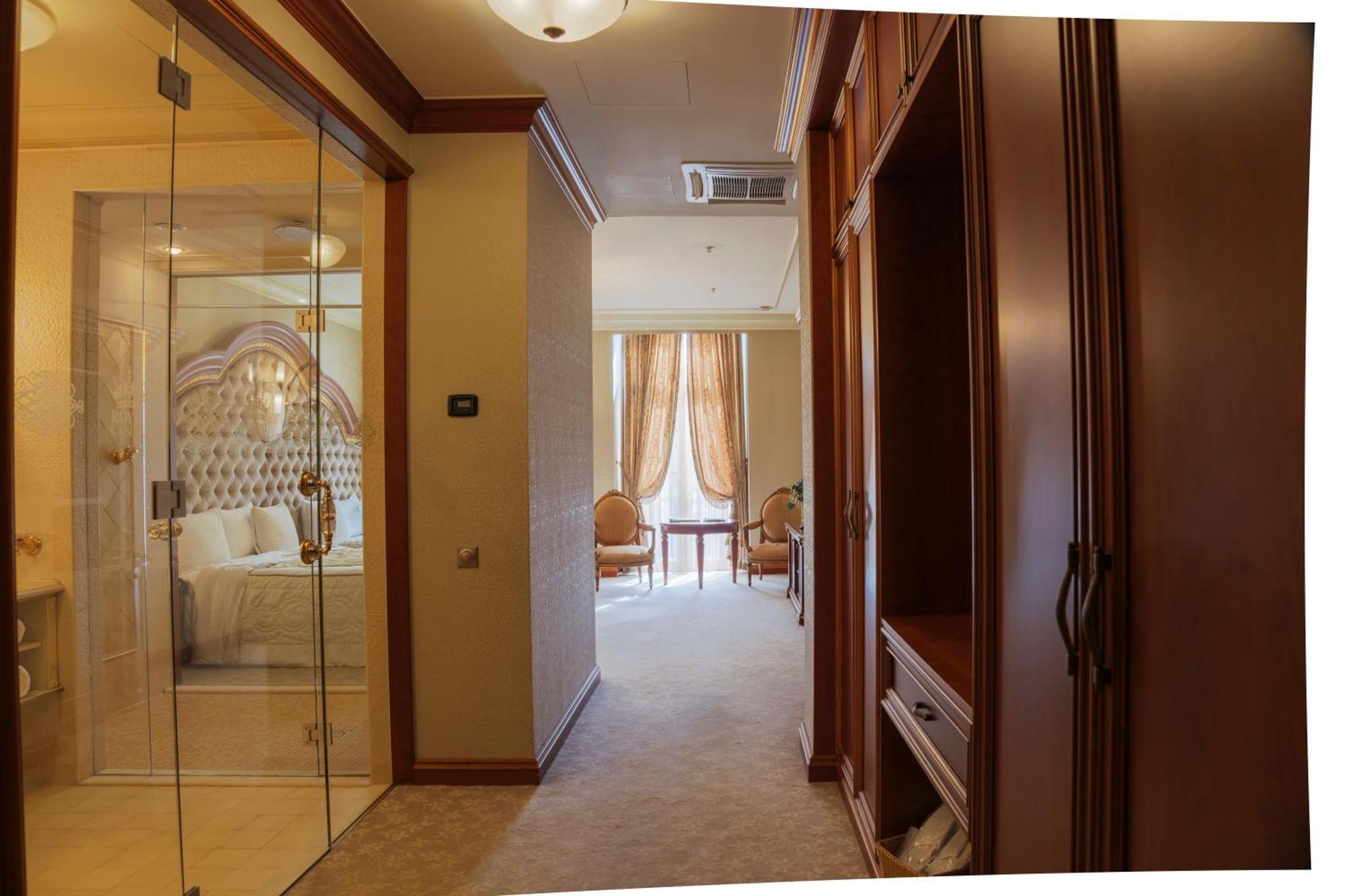 Royal & Hotell