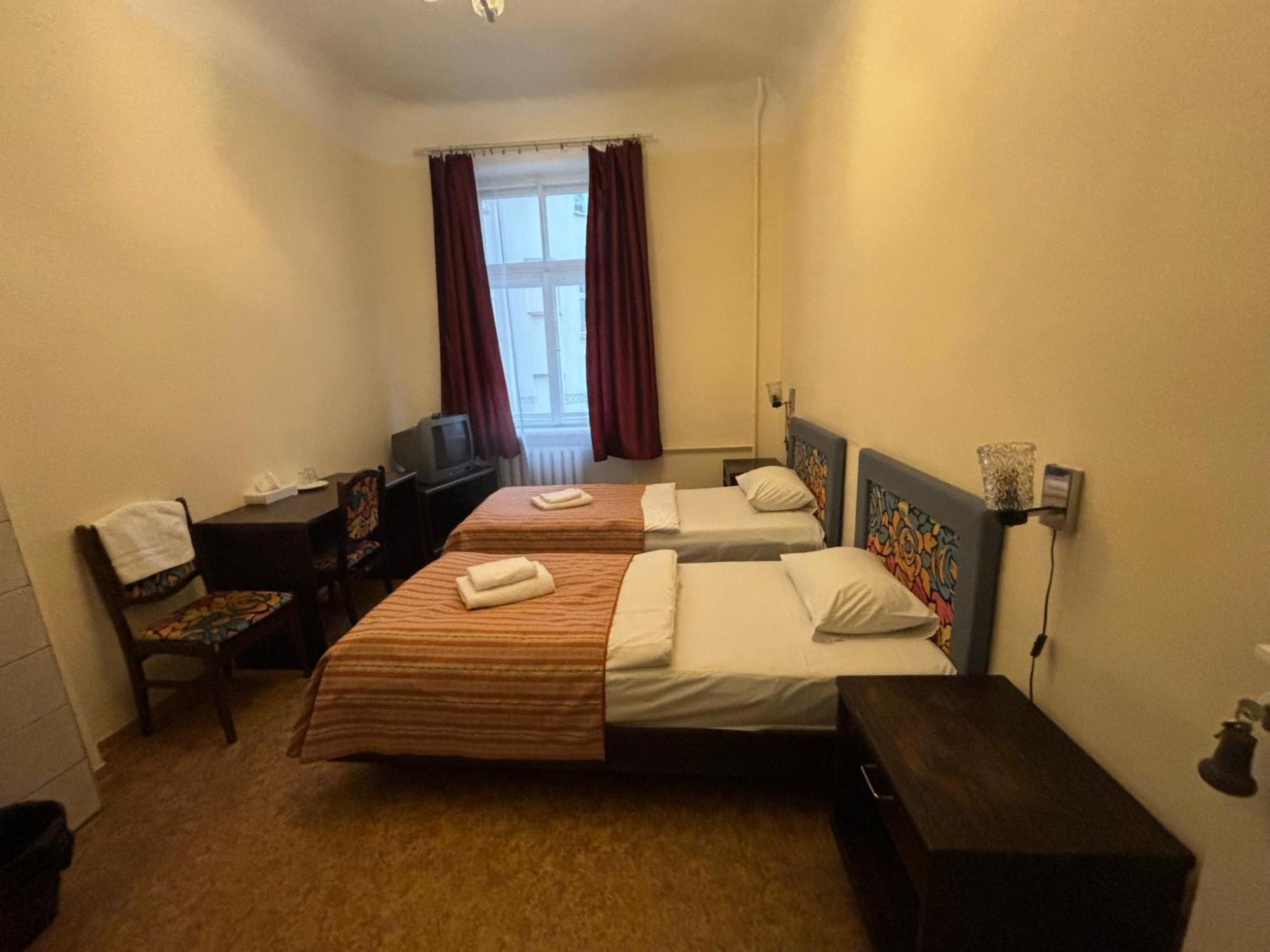 Viktorija With Private Hostel Riga