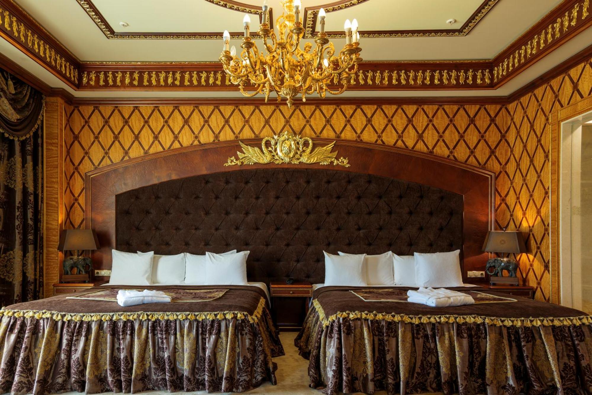 Royal & Hotel