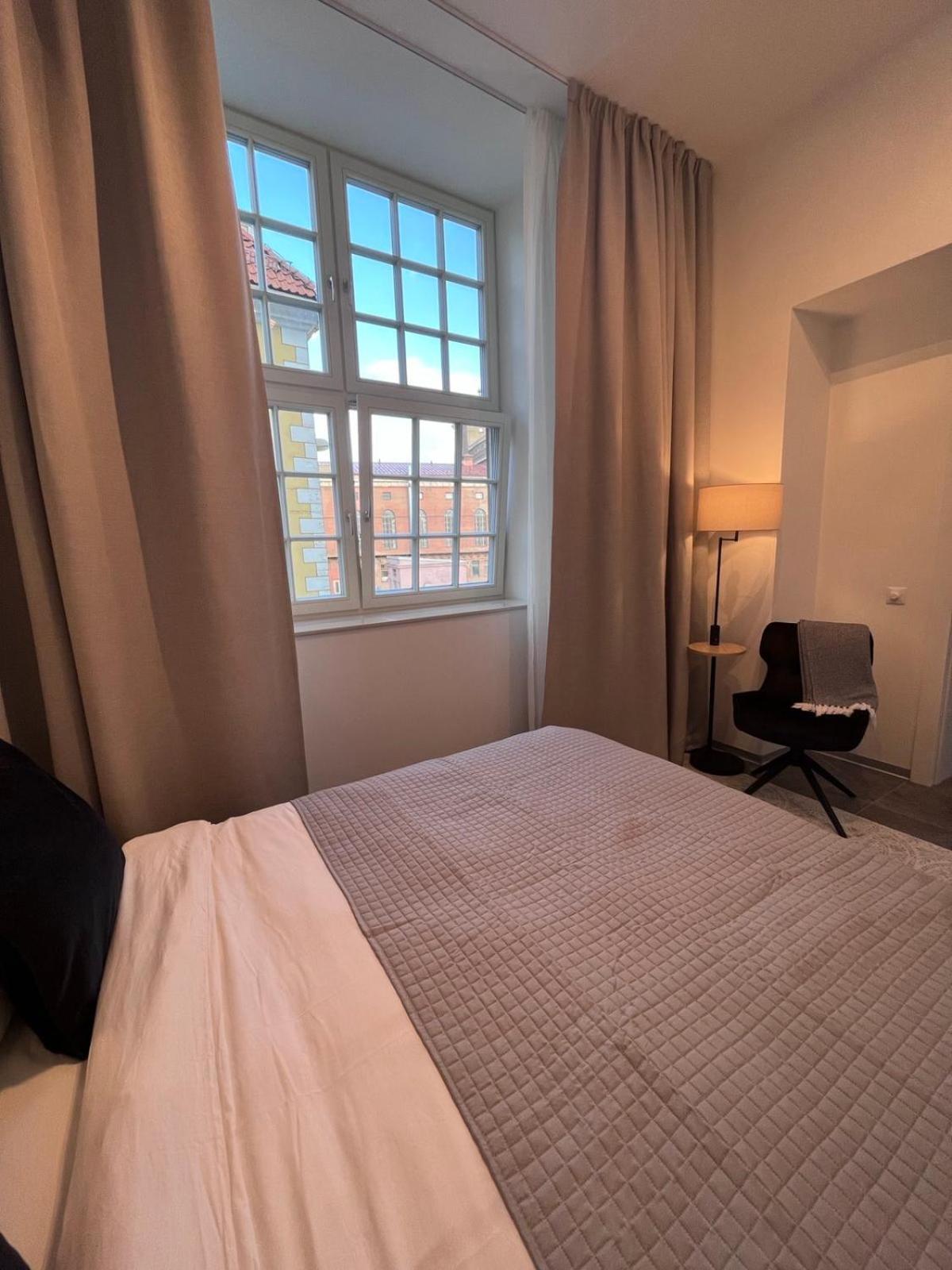 Old Great Location & View - Luxury 2bdr 80m2 *