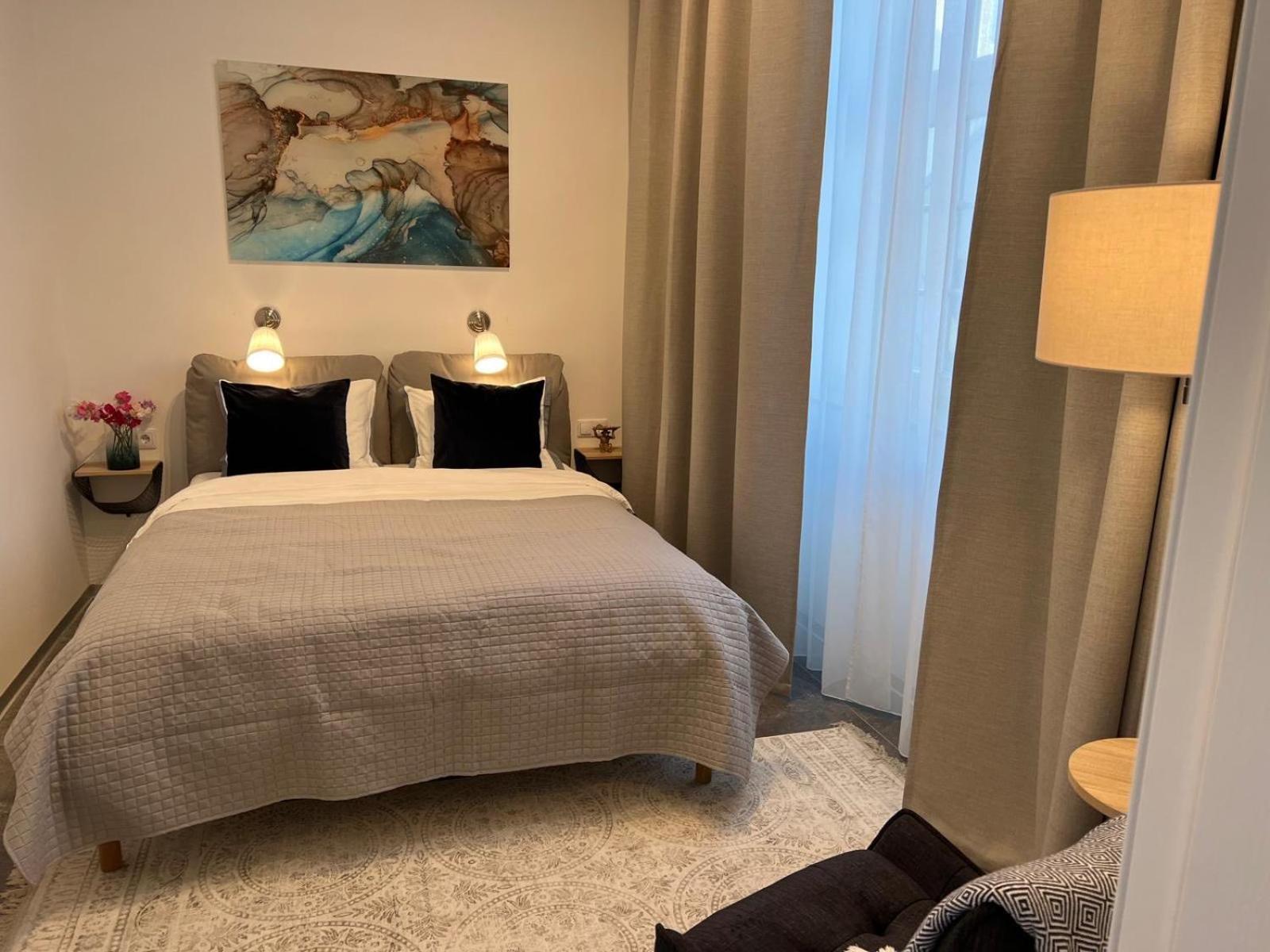 Old Great Location & View - Luxury 2bdr 80m2 Apartment *