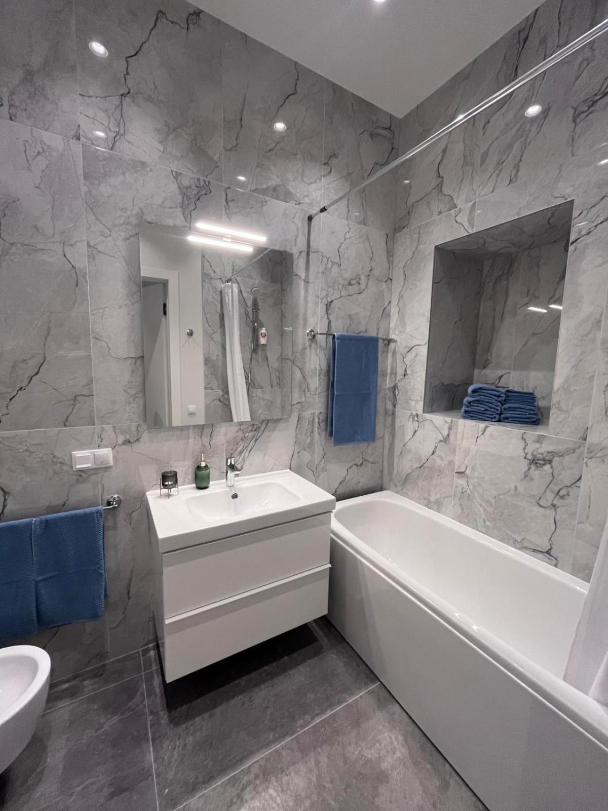 Old Great Location & View - Luxury 2bdr 80m2 *