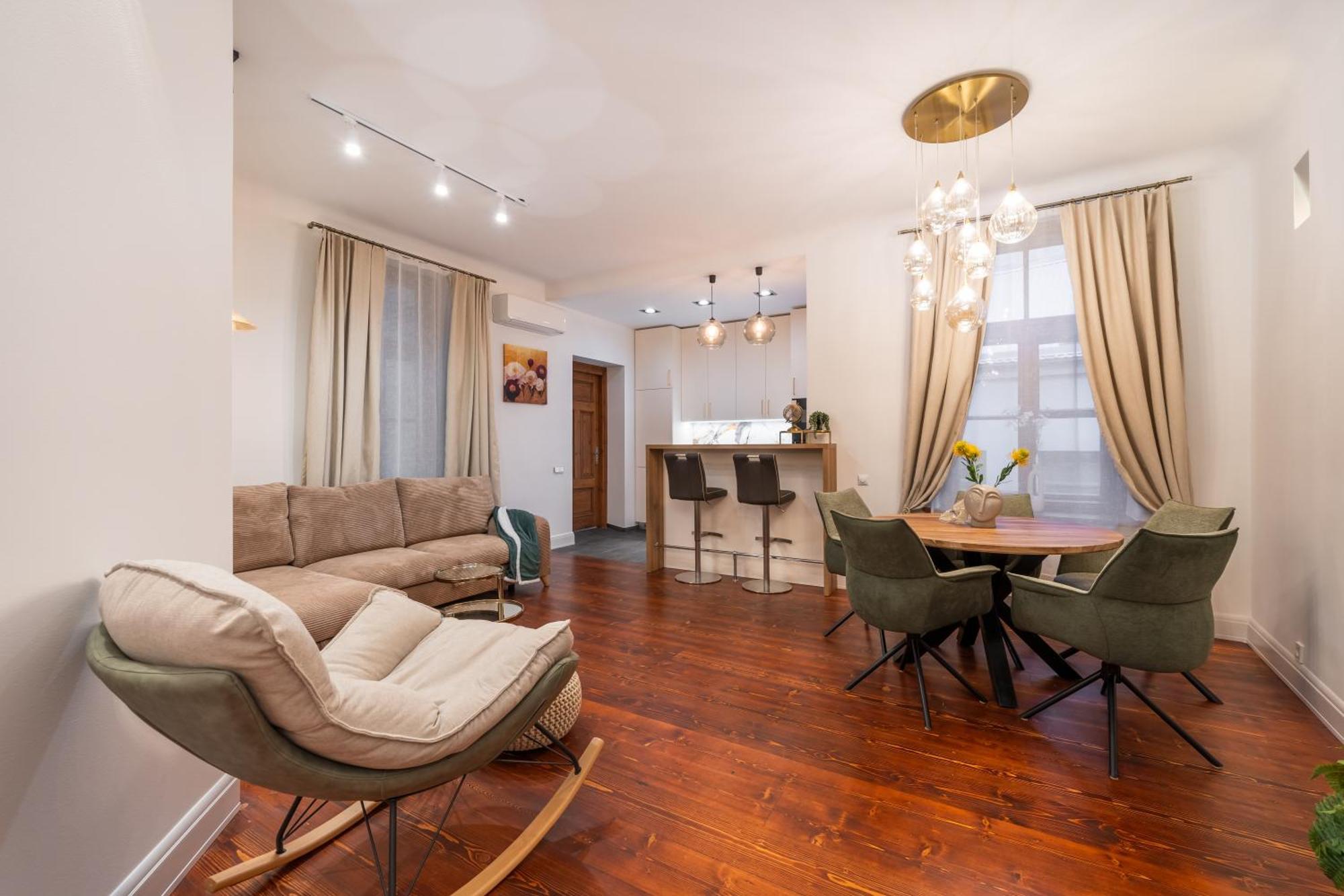 Soleil - Shine Of The Old Town, Parking & Sauna Apartment Riga