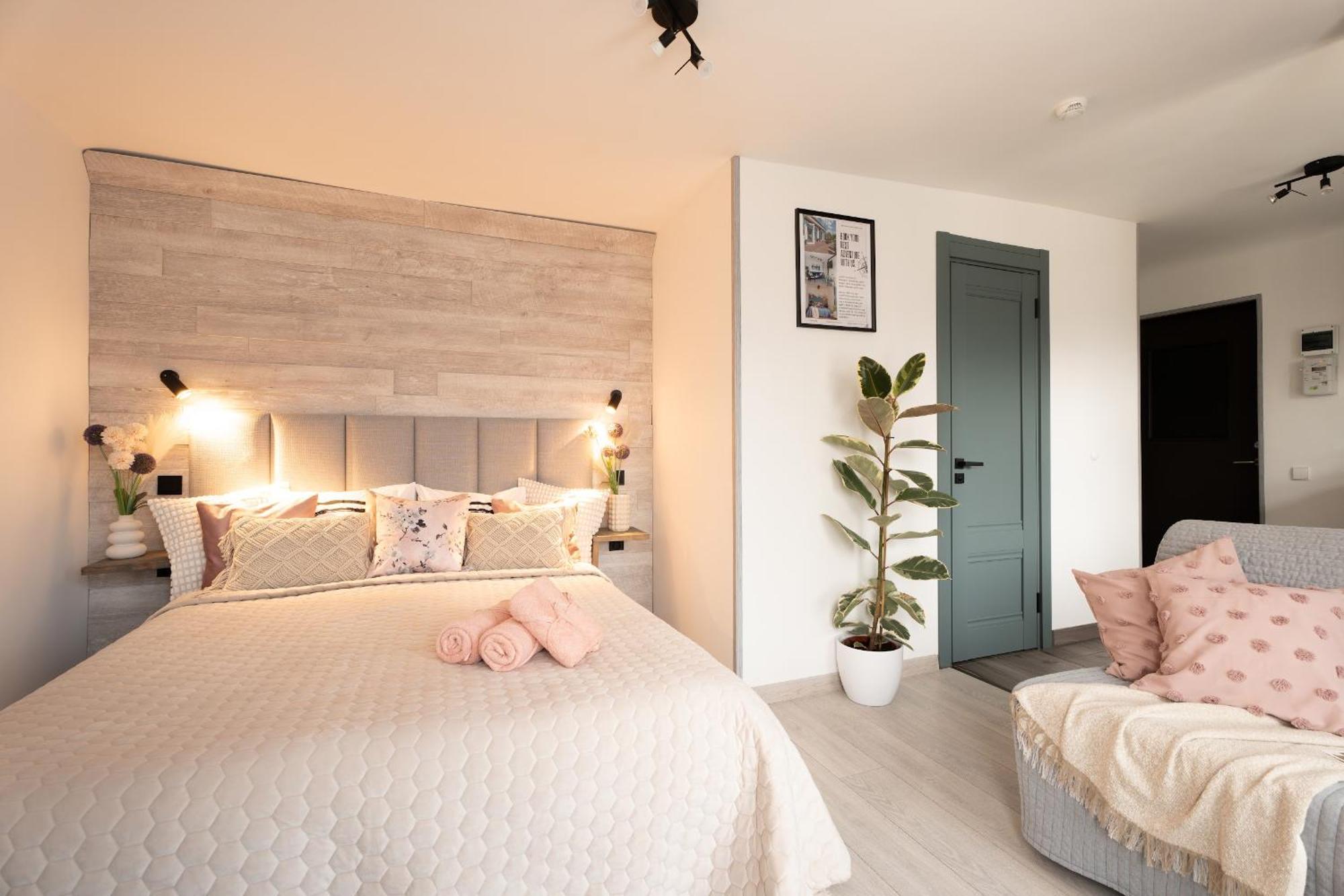 Garden & Private Parking With Playground Dzīvoklis *
