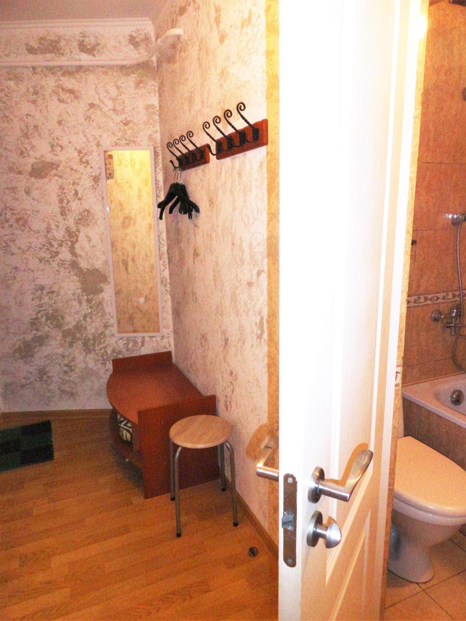 Quiet Center Arena Free Parking Apartment *