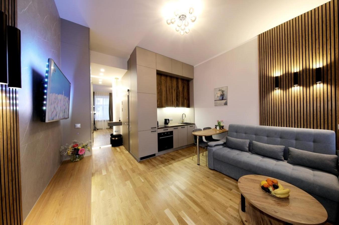 Premium Design, Renovated 2024 Free Parking *