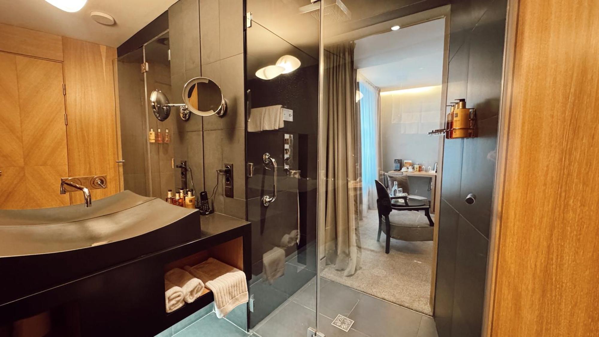 Dome Viesnīca 5*