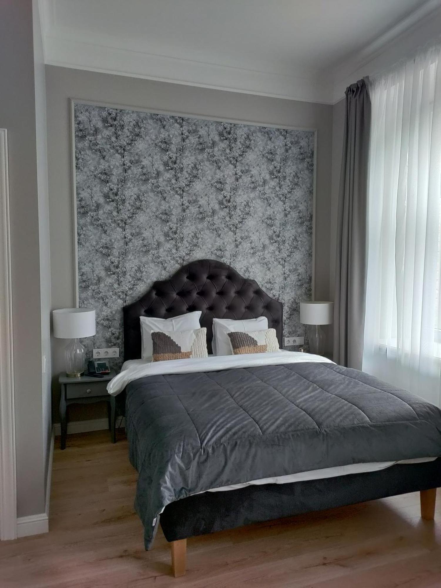 Amella Aparthotel 4*