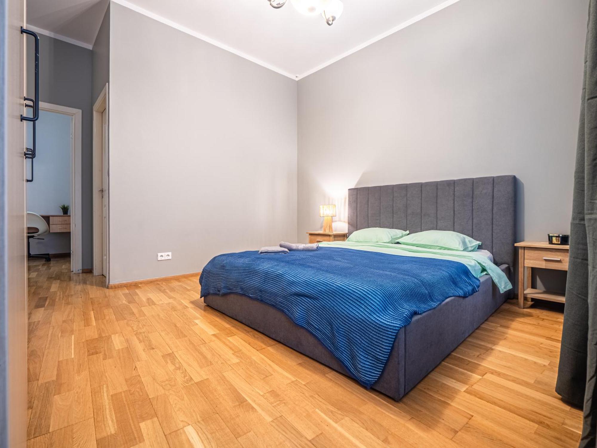 Apartment Spacious 2br For 8 Guests, Quite Centre, Art Nouveau Area