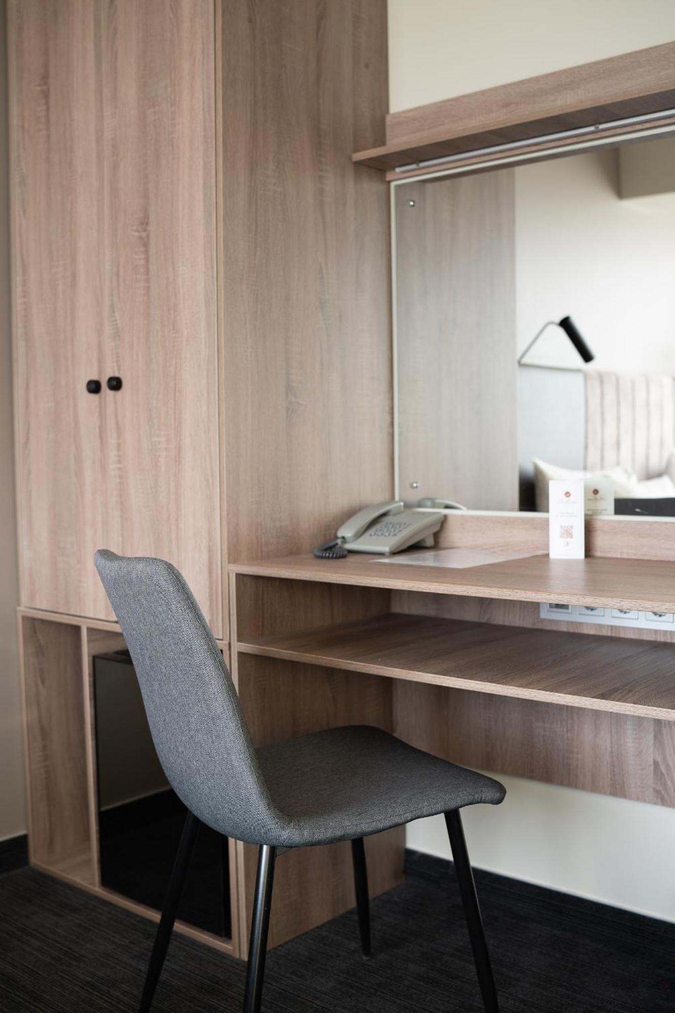 Bellevue Park With Free Parking Hotel