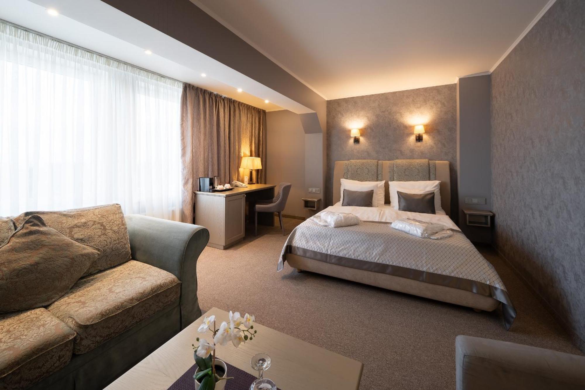 Hotel Bellevue Park With Free Parking Riga