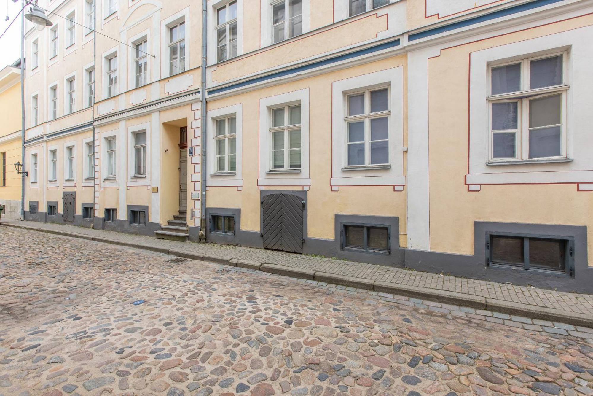 Large Vacation In The Old Town