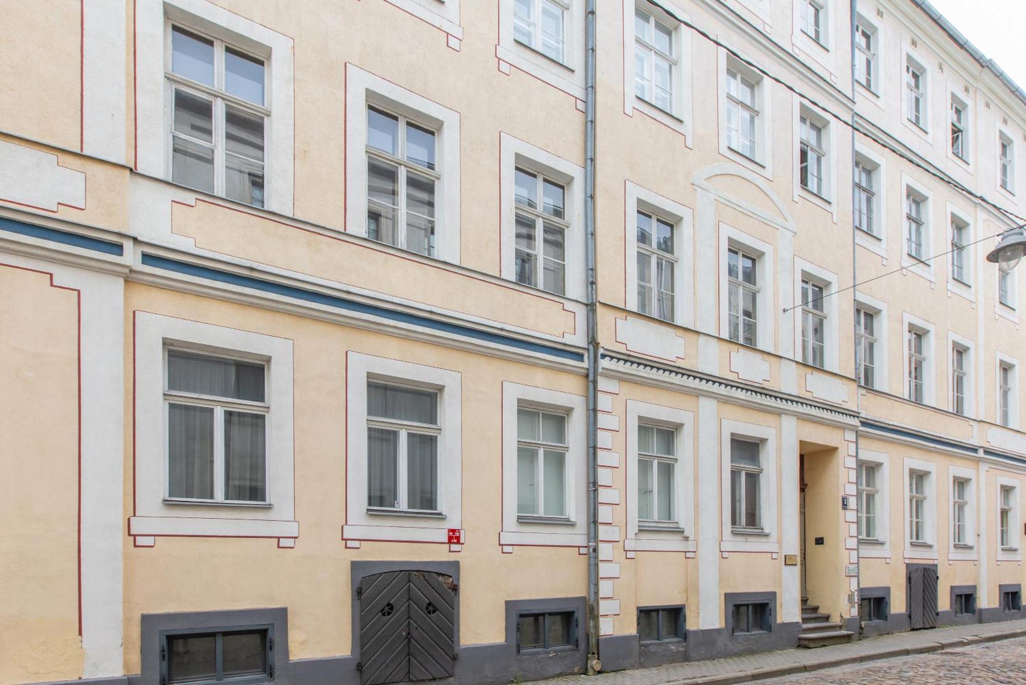 Large Vacation In The Old Town Riga