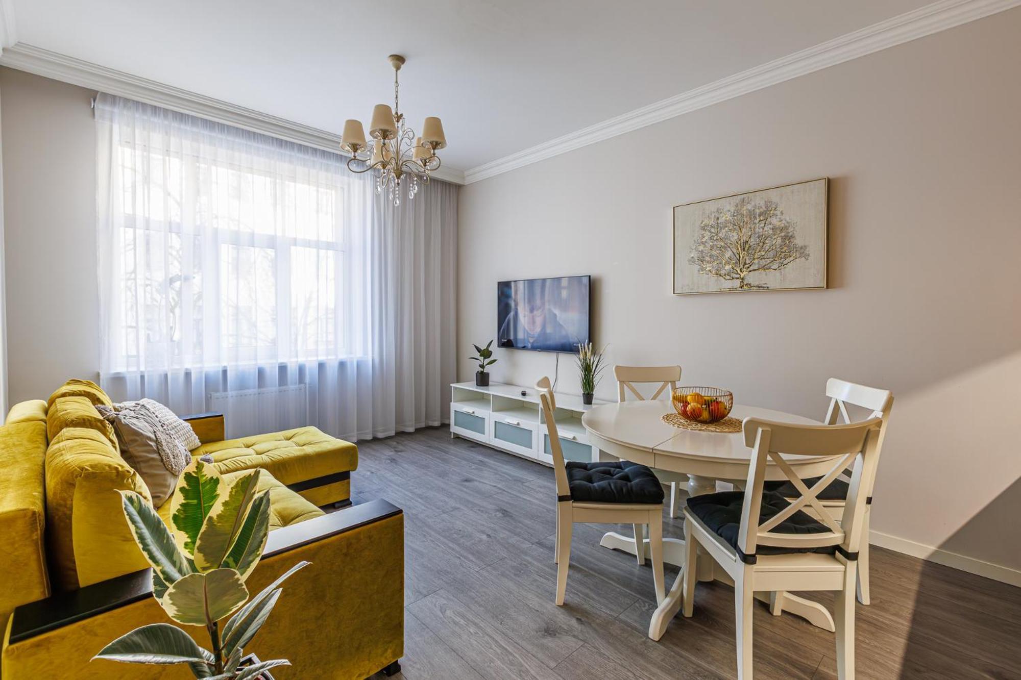 Elegant Apartment *