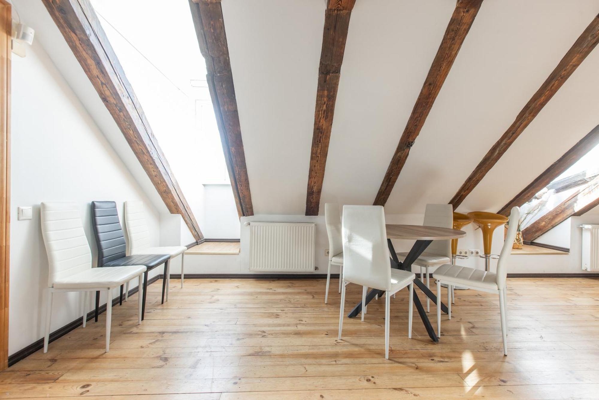 Mansard In Old Town Apartment *
