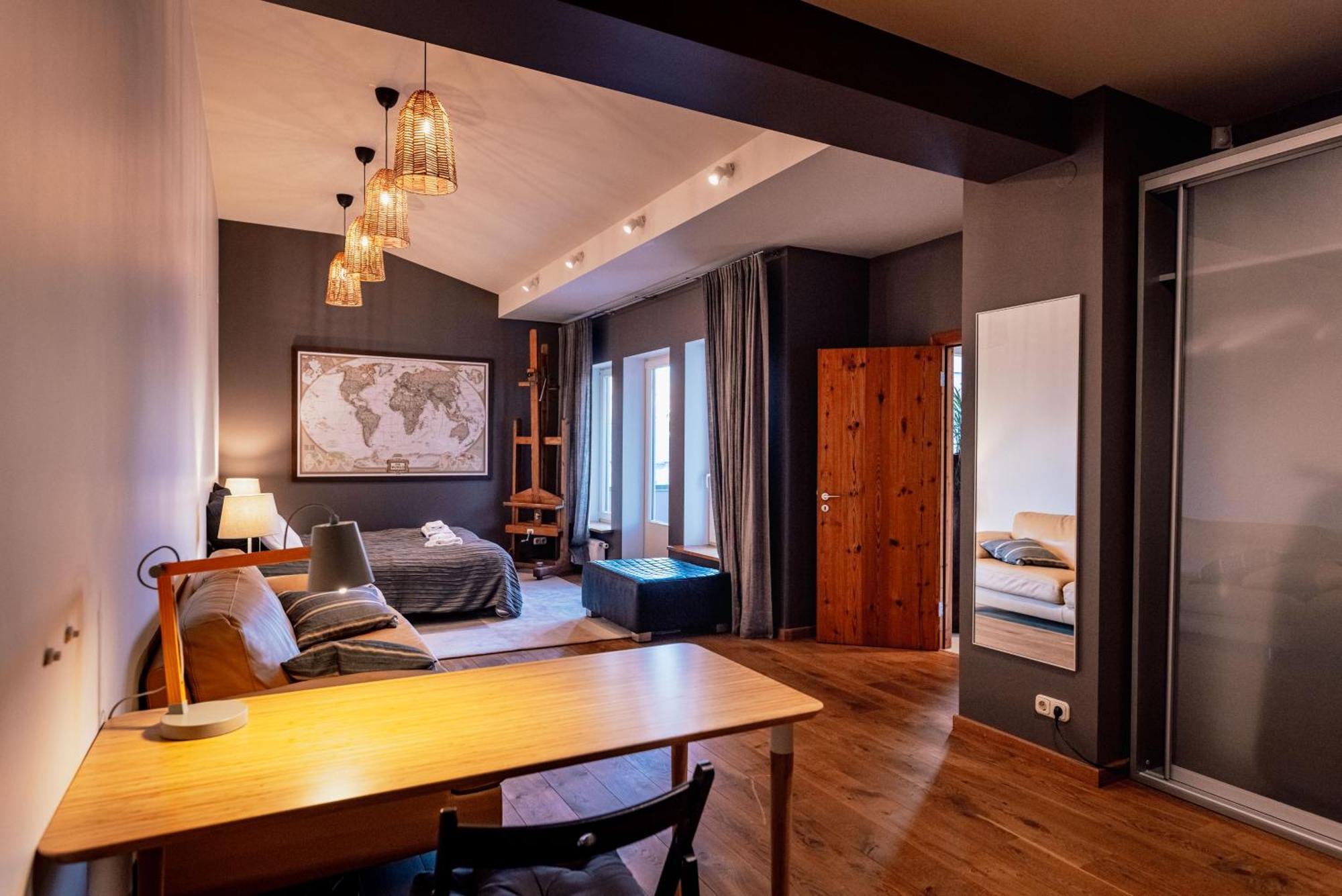 Spacious 2-story Apt. W/ Terrace - 280 M2 Căn hộ
