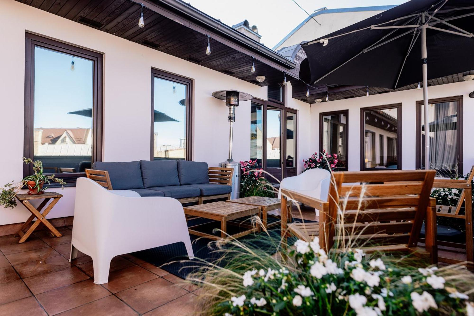 Spacious 2-story Apt. W/ Terrace - 280 M2 *