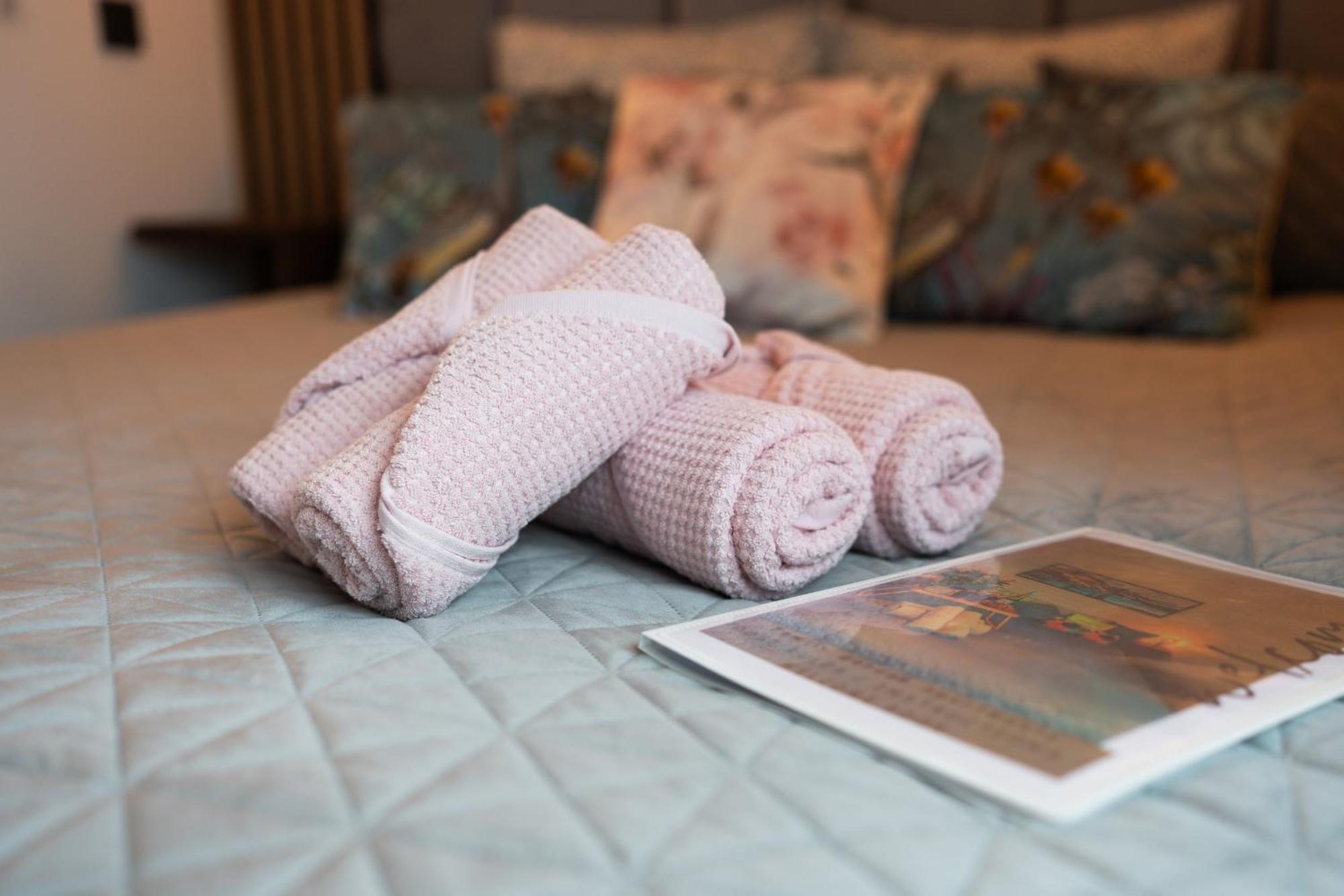 Family Garden With Free Private Parking & Playground Dzīvoklis *