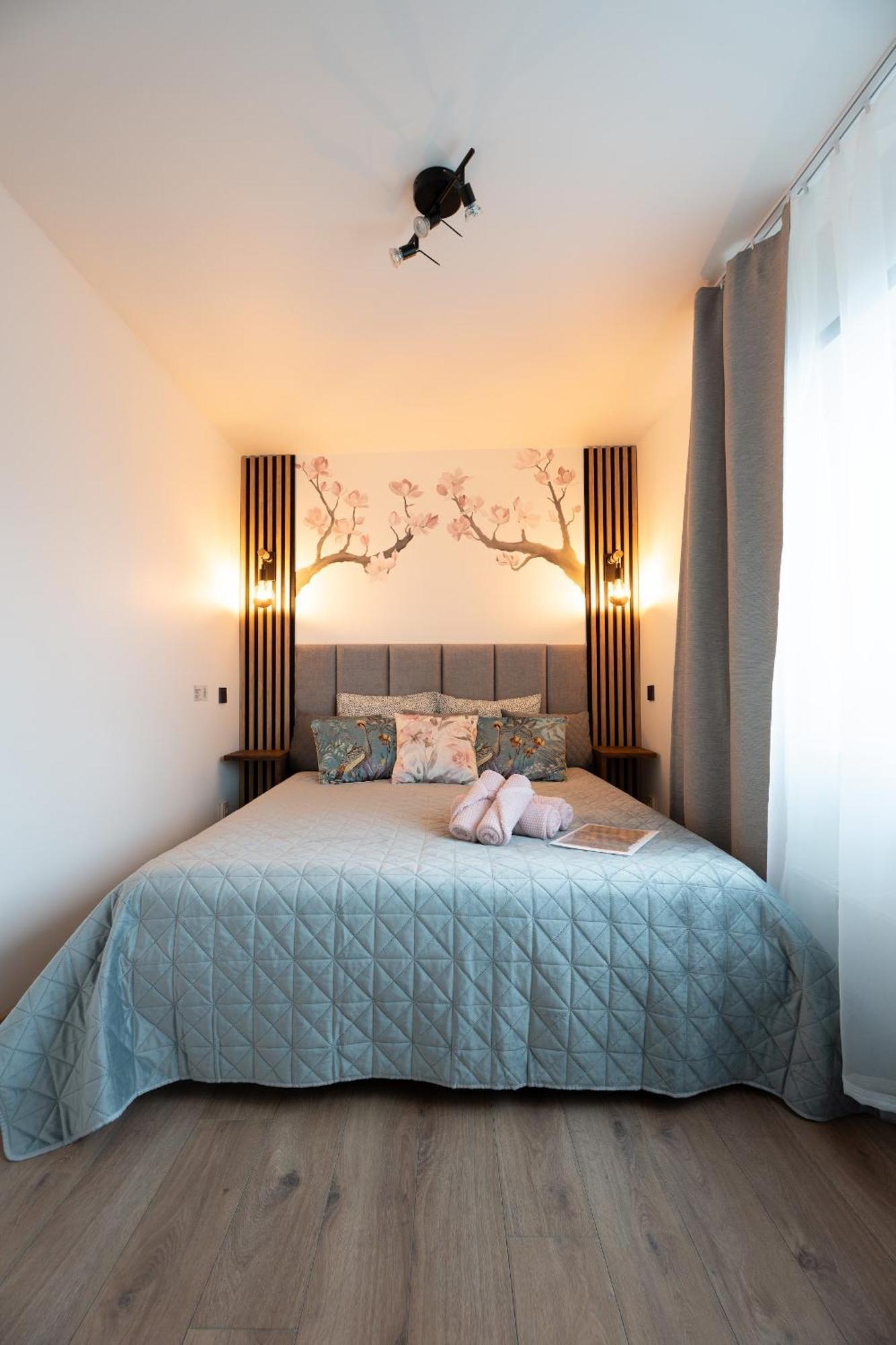 Dzīvoklis Family Garden With Free Private Parking & Playground *