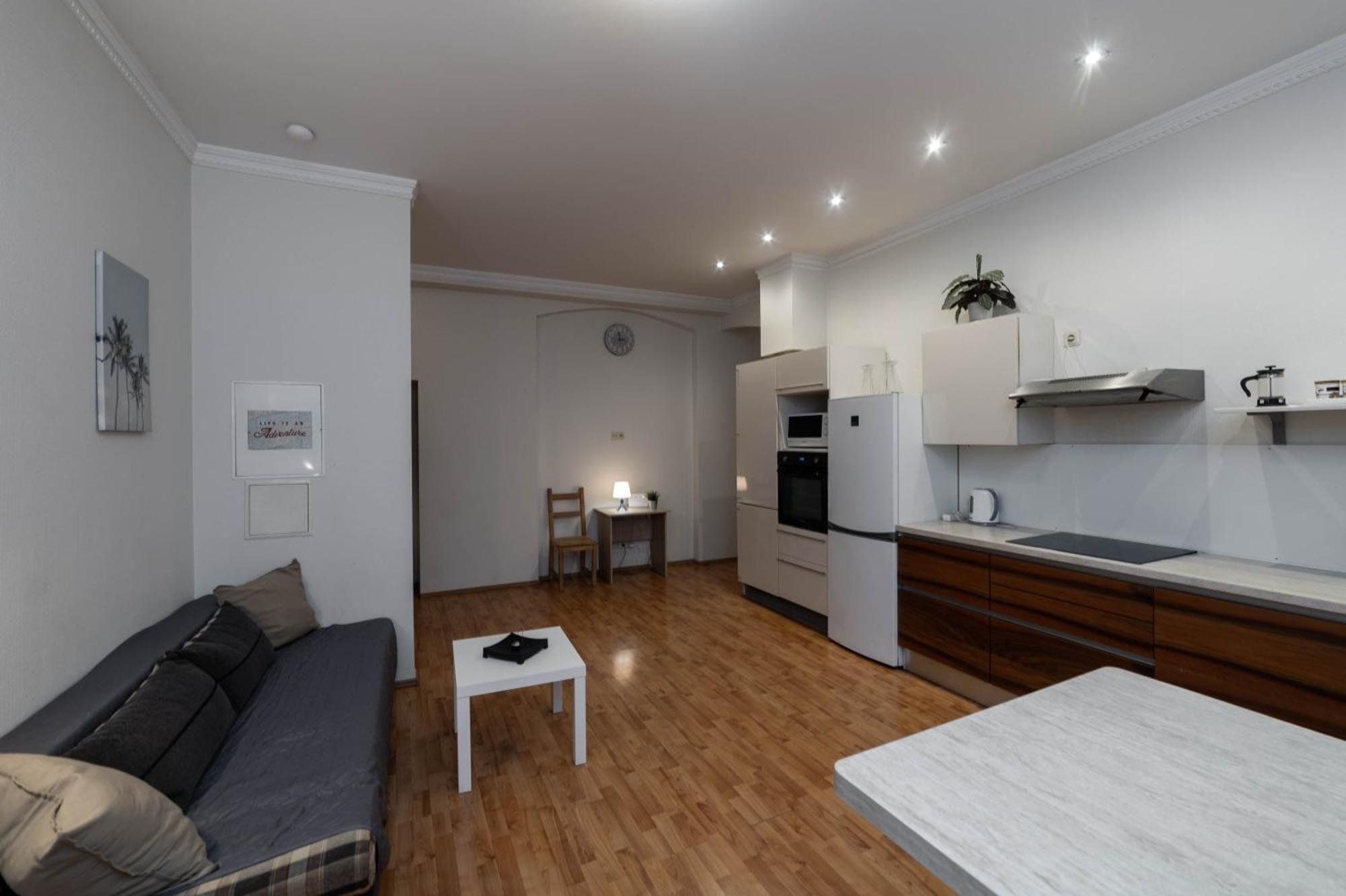 Spacious Apartment *