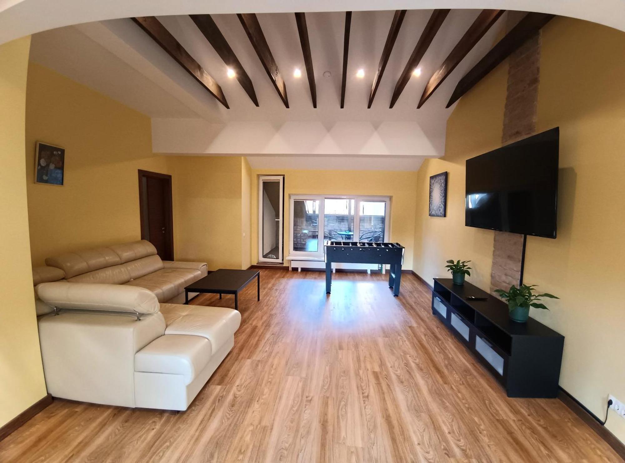 Ernests' Unique Townhouse With Sauna, Hot Tub And Free Parking Korter