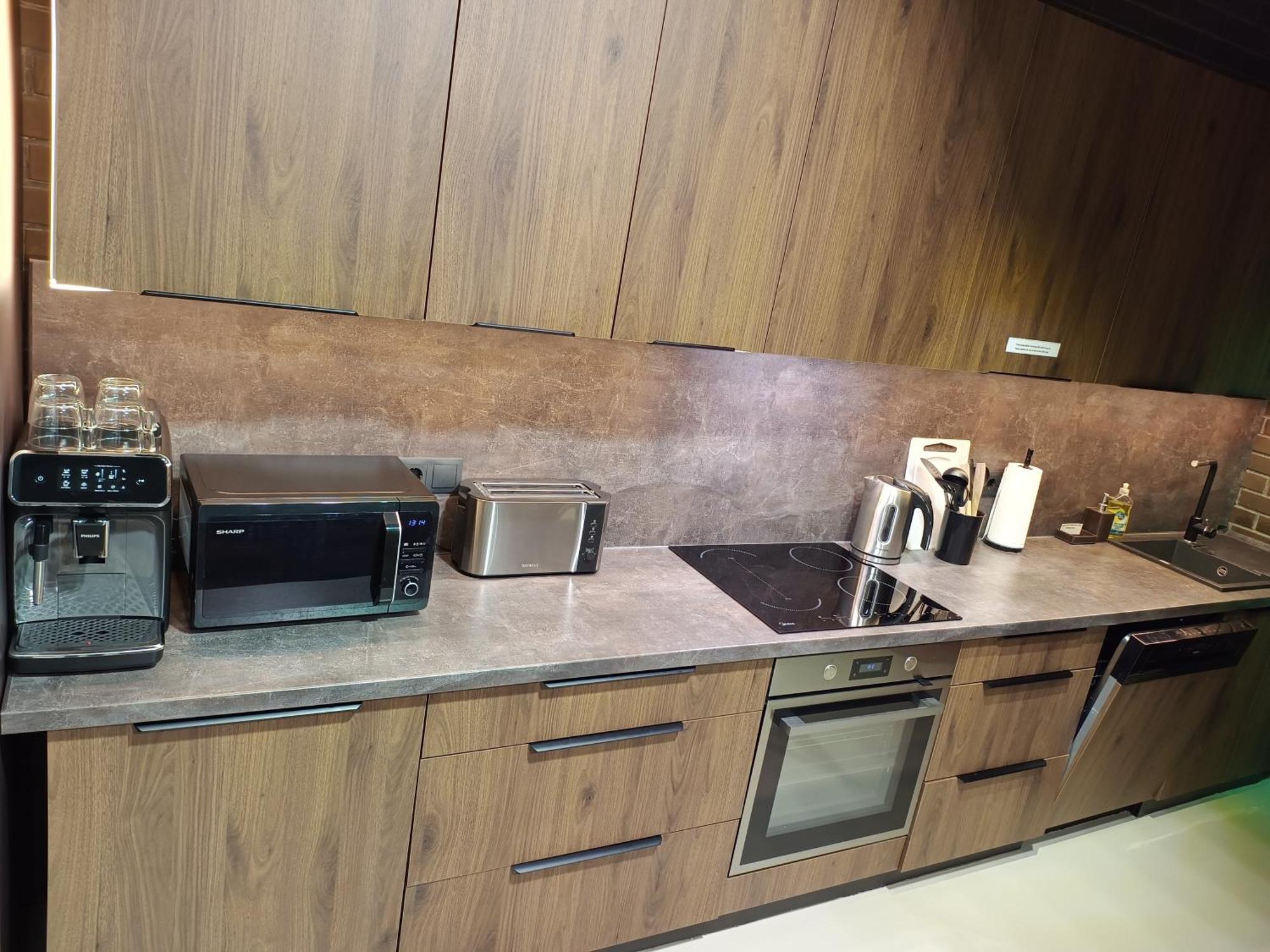 Ernests' Unique Townhouse With Sauna, Hot Tub And Free Parking *
