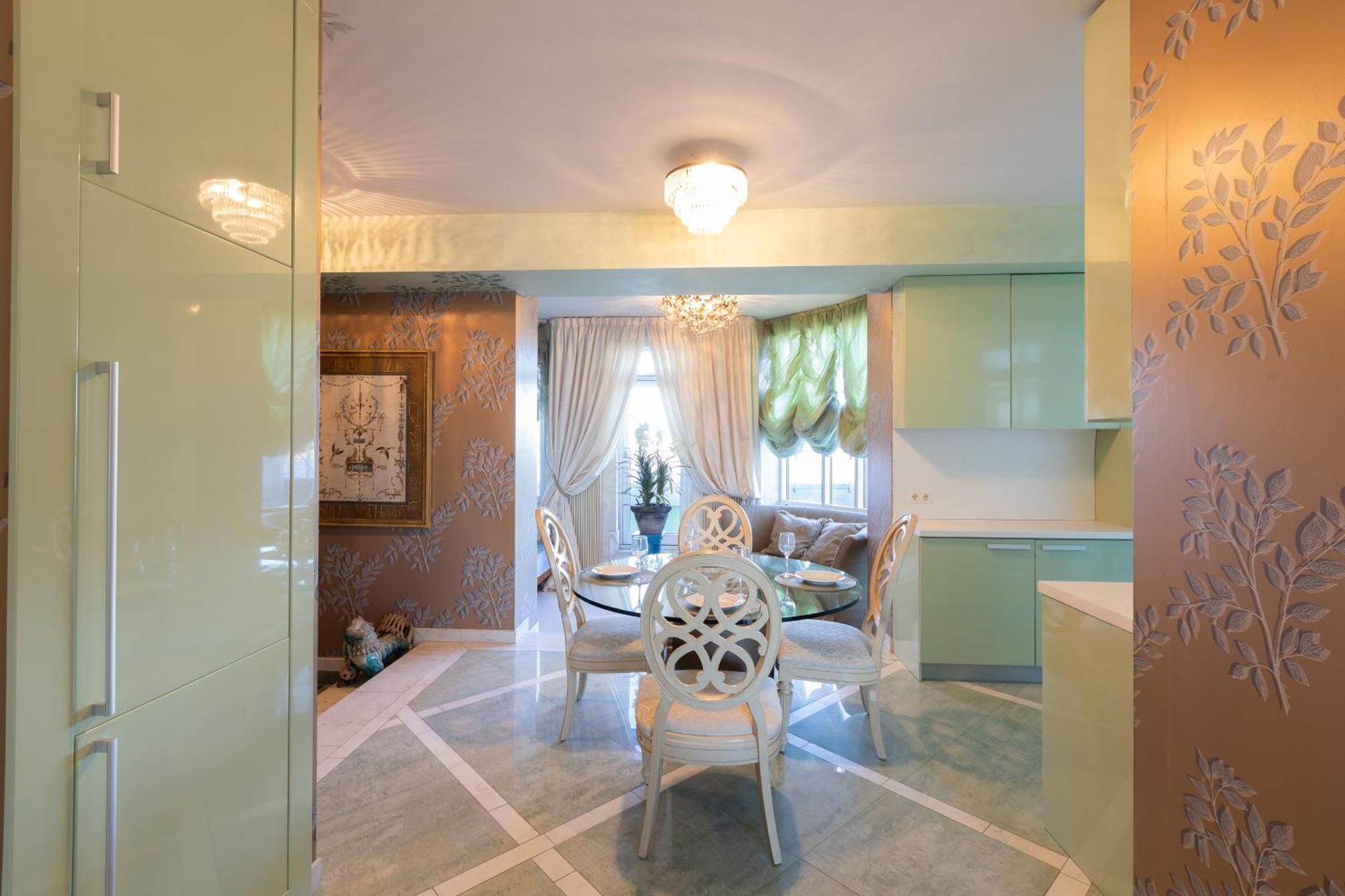 Royal Penthouse Whith Free Parking Apartment Riga