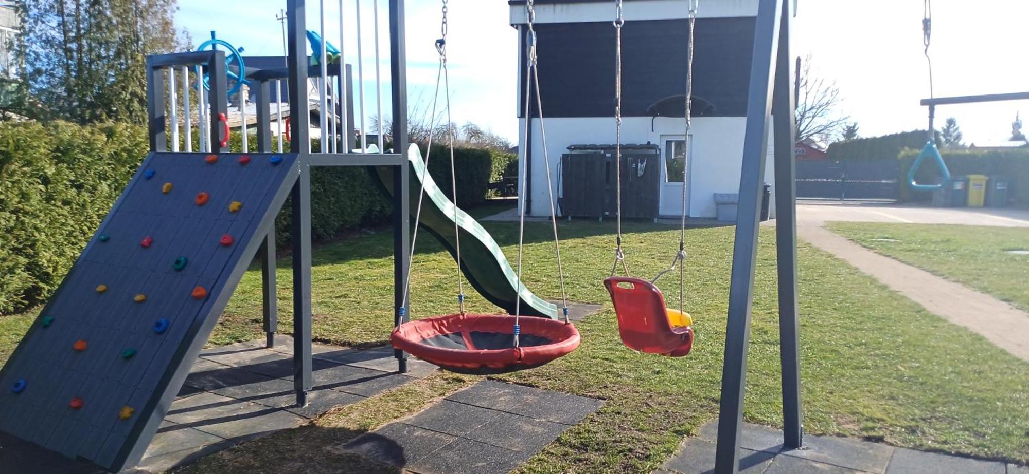 Family Garden With Free Private Parking & Playground Riga