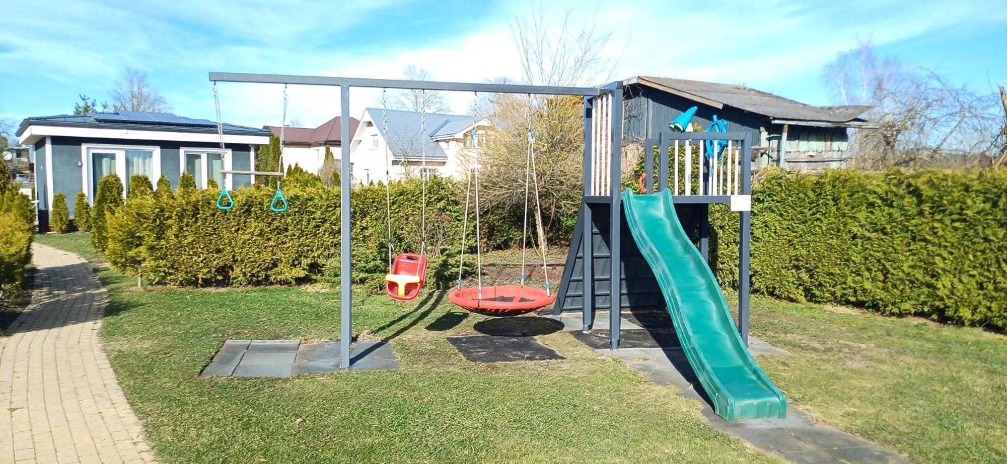 Family Garden With Free Private Parking & Playground Dzīvoklis *
