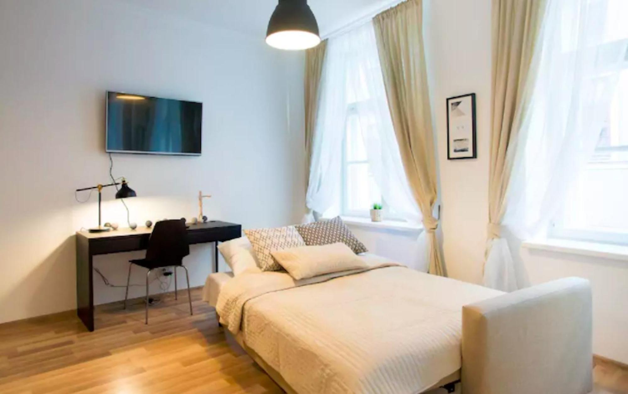 Warm And Cozy Old Town Apartment