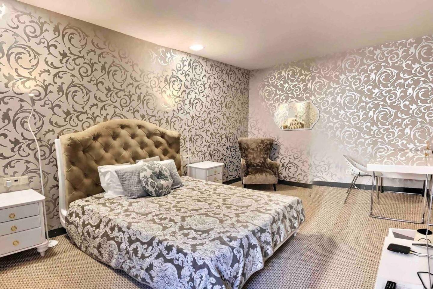 Luxury And Romance In Old Town Riga