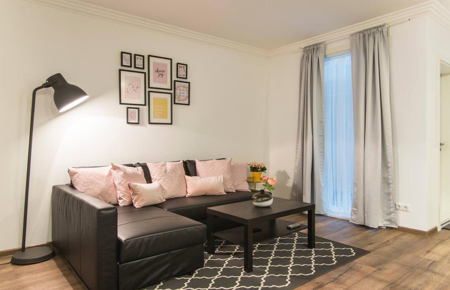 Spacious In Old Apartment