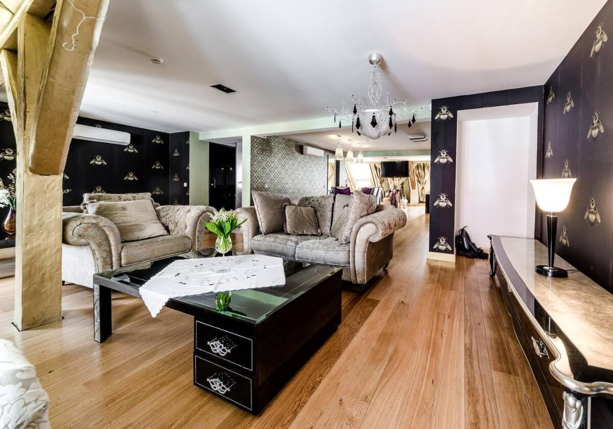 Grand Old Penthouse Apartment Riga