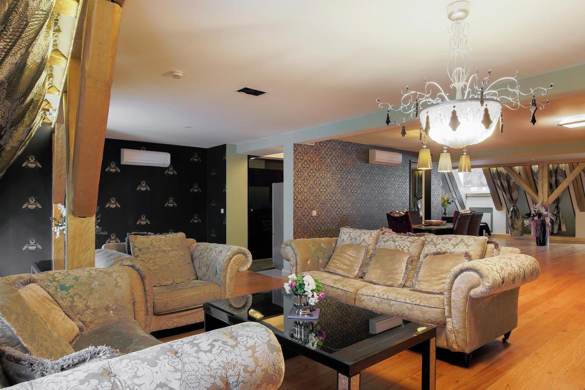 Grand Old Penthouse Apartment