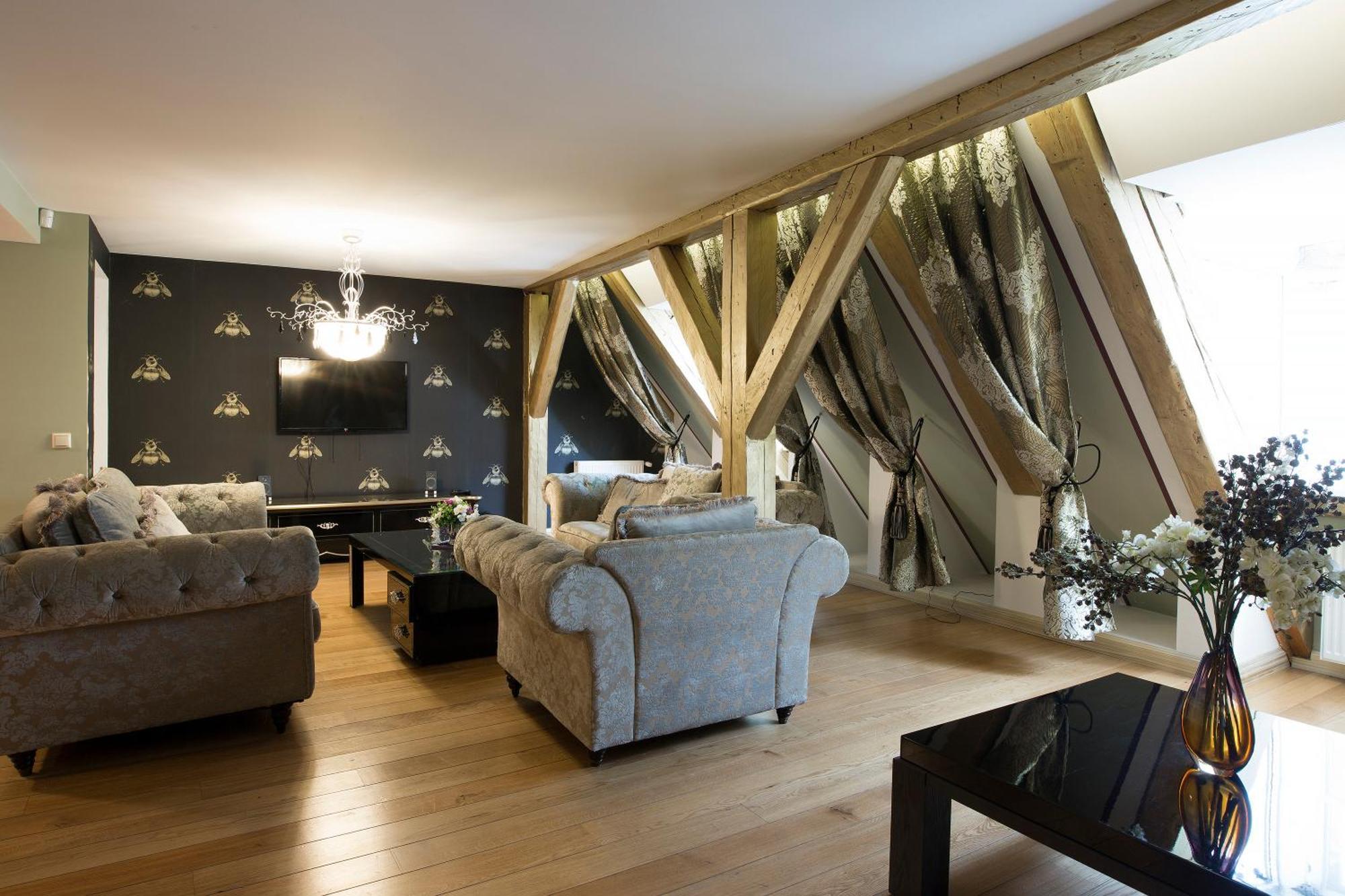 Grand Old Penthouse Apartment *