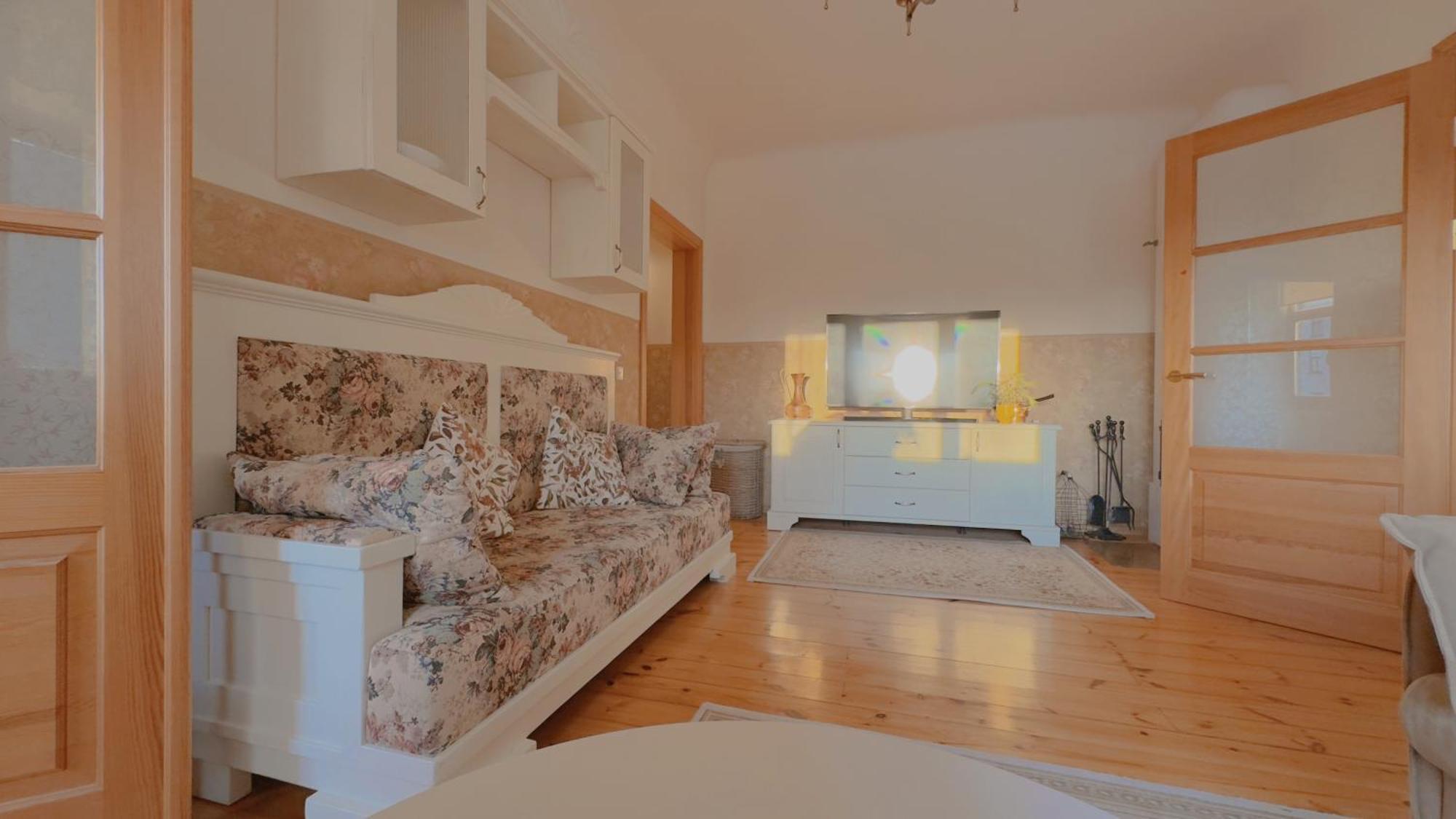 Moodar Rent * Riga