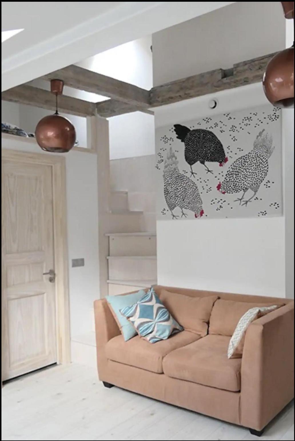 The Henhouse - A Modern Loft In The Very Center