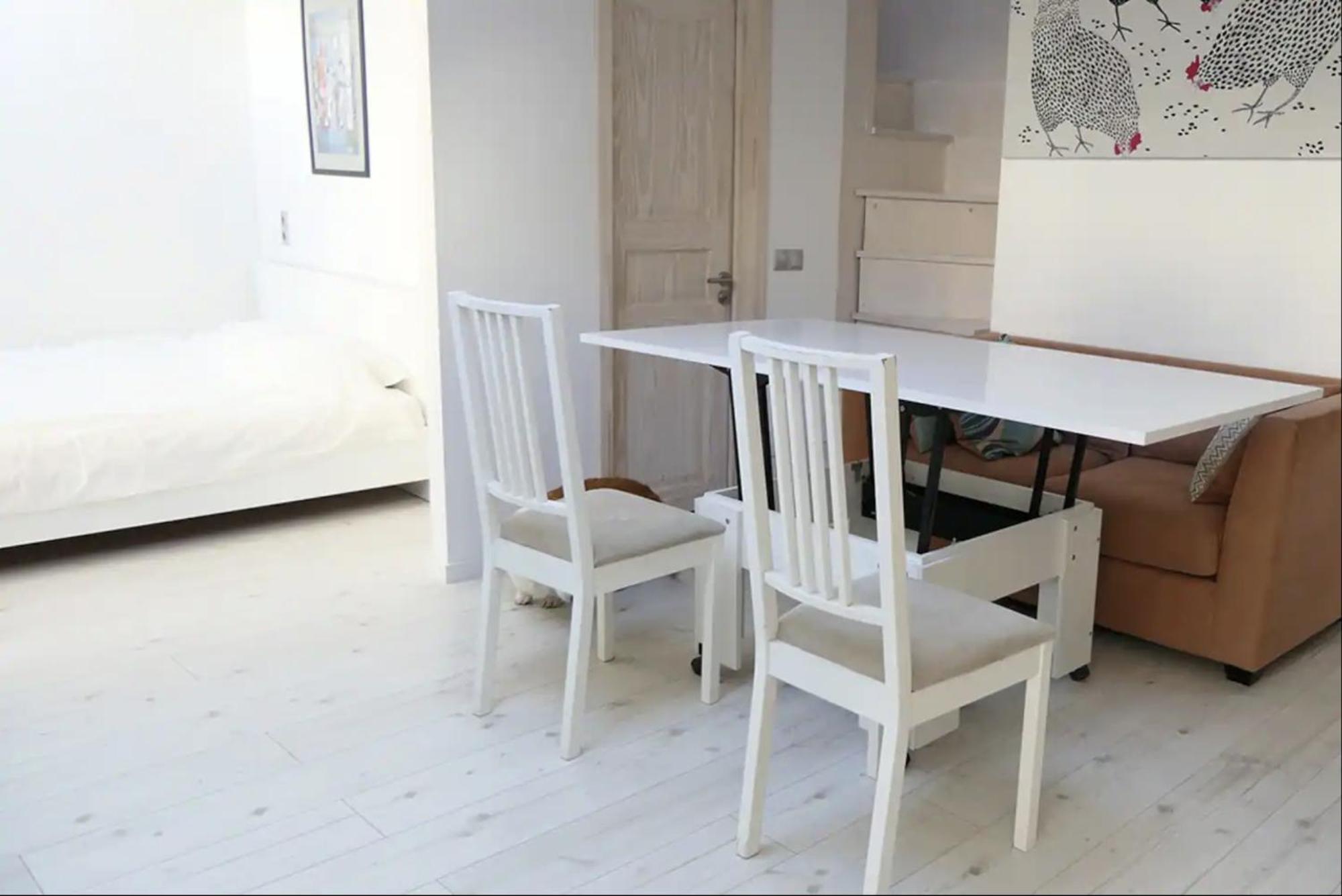 The Henhouse - A Modern Loft In The Very Center