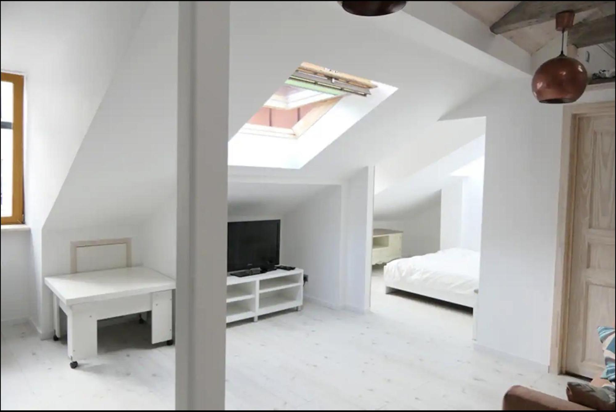 The Henhouse - A Modern Loft In The Very Center Apartment