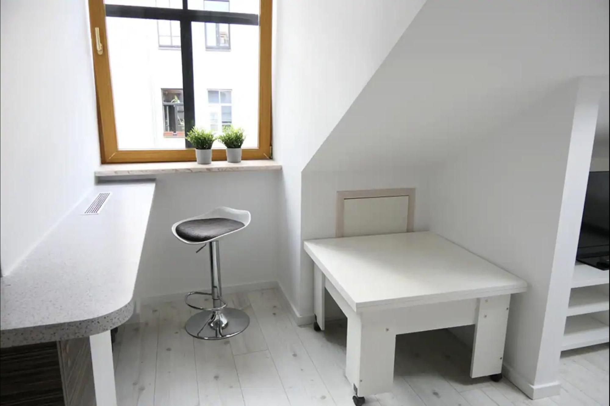The Henhouse - A Modern Loft In The Very Center Apartment *