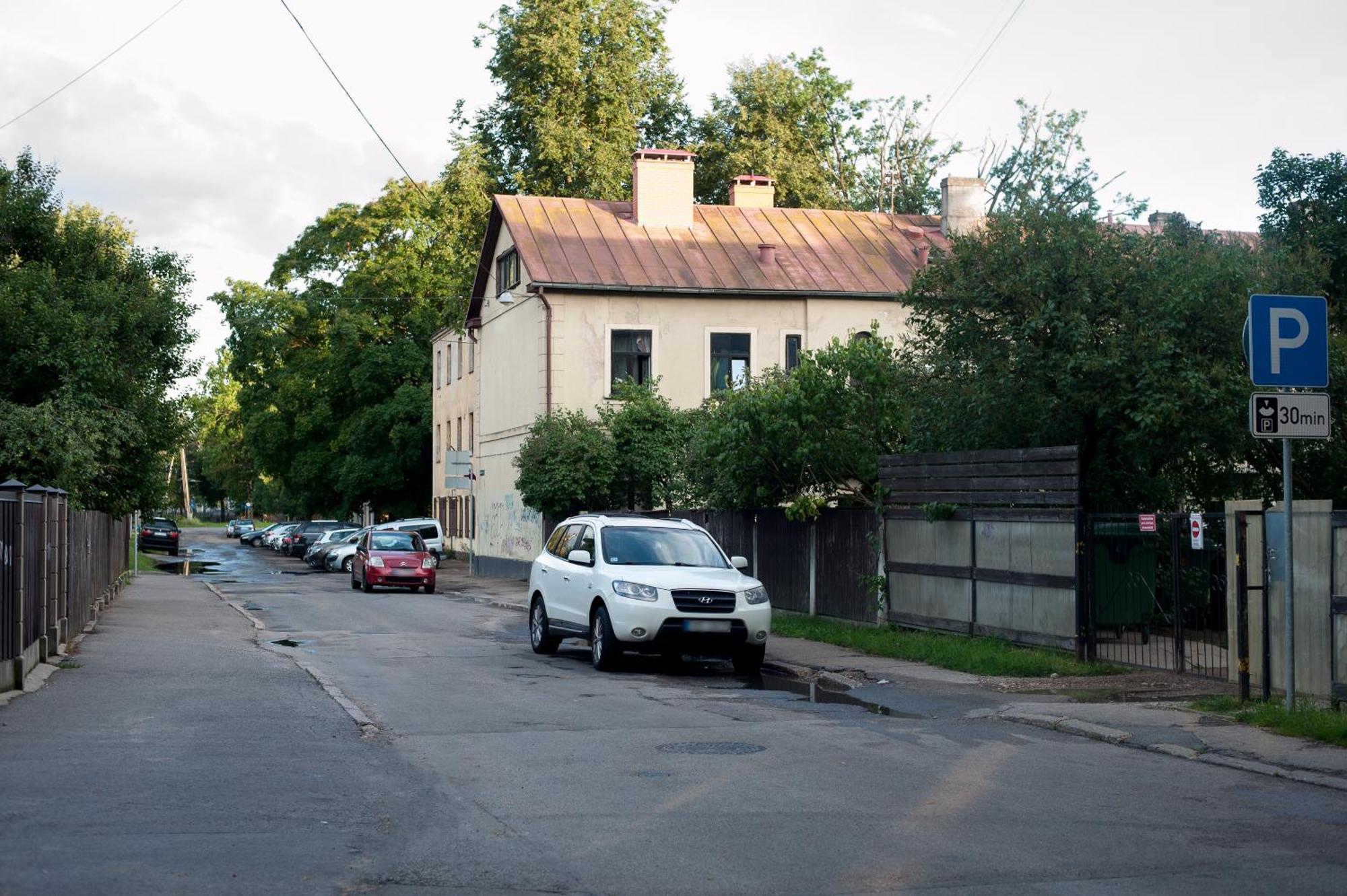 Teika No 2 Apartment-retro On Brivibas Street-free Parking Apartment