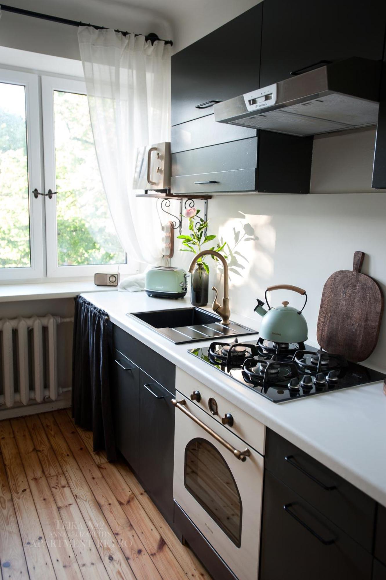Teika No 2 Apartment-retro On Brivibas Street-free Parking Apartment *
