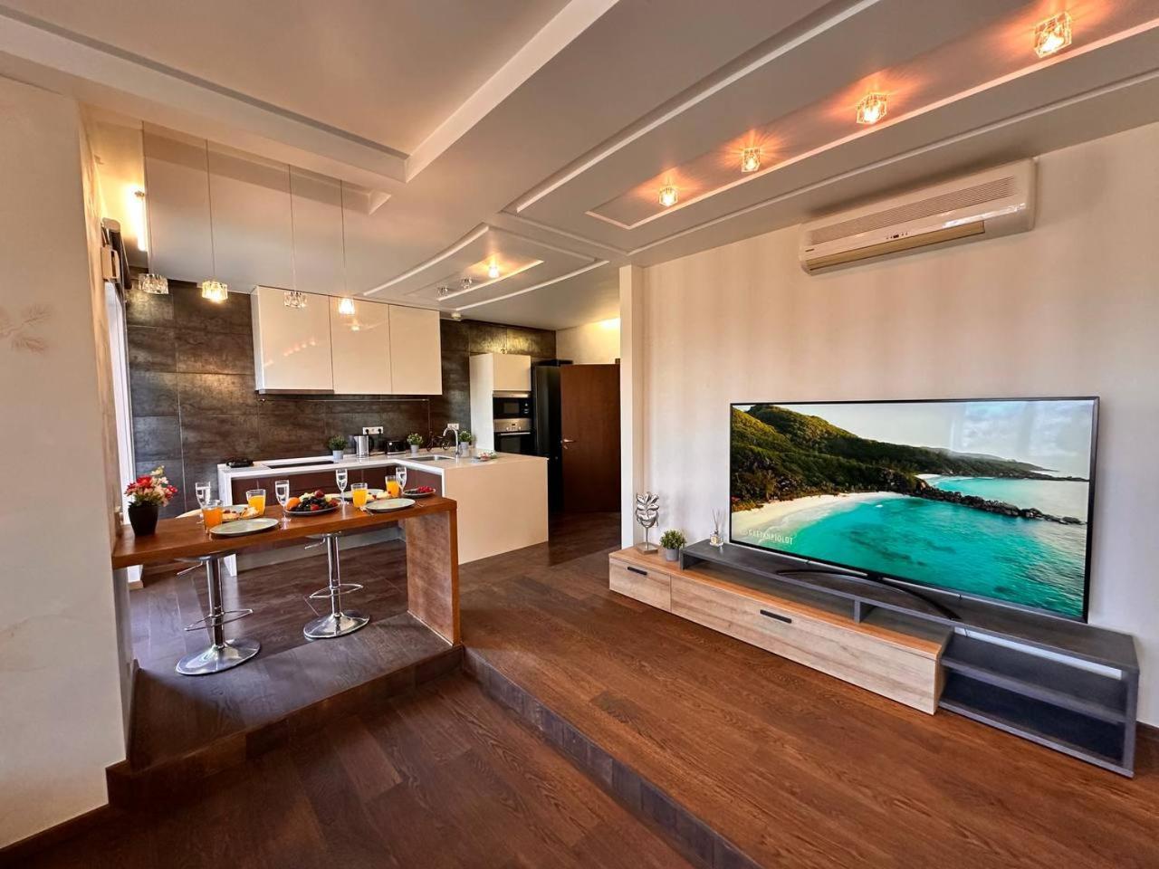 Skyhouse Superior Penthouse & Apartment Riga