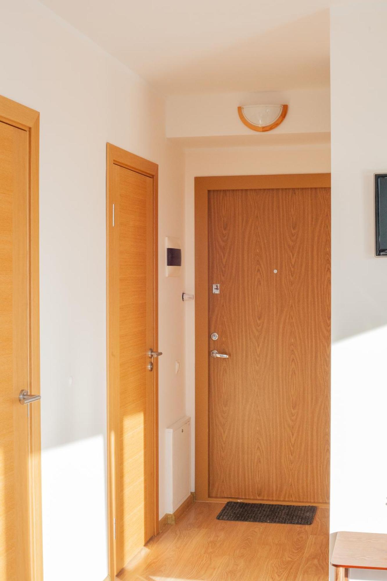 Homyvibes With Free Parking And Self Check-in Apartment