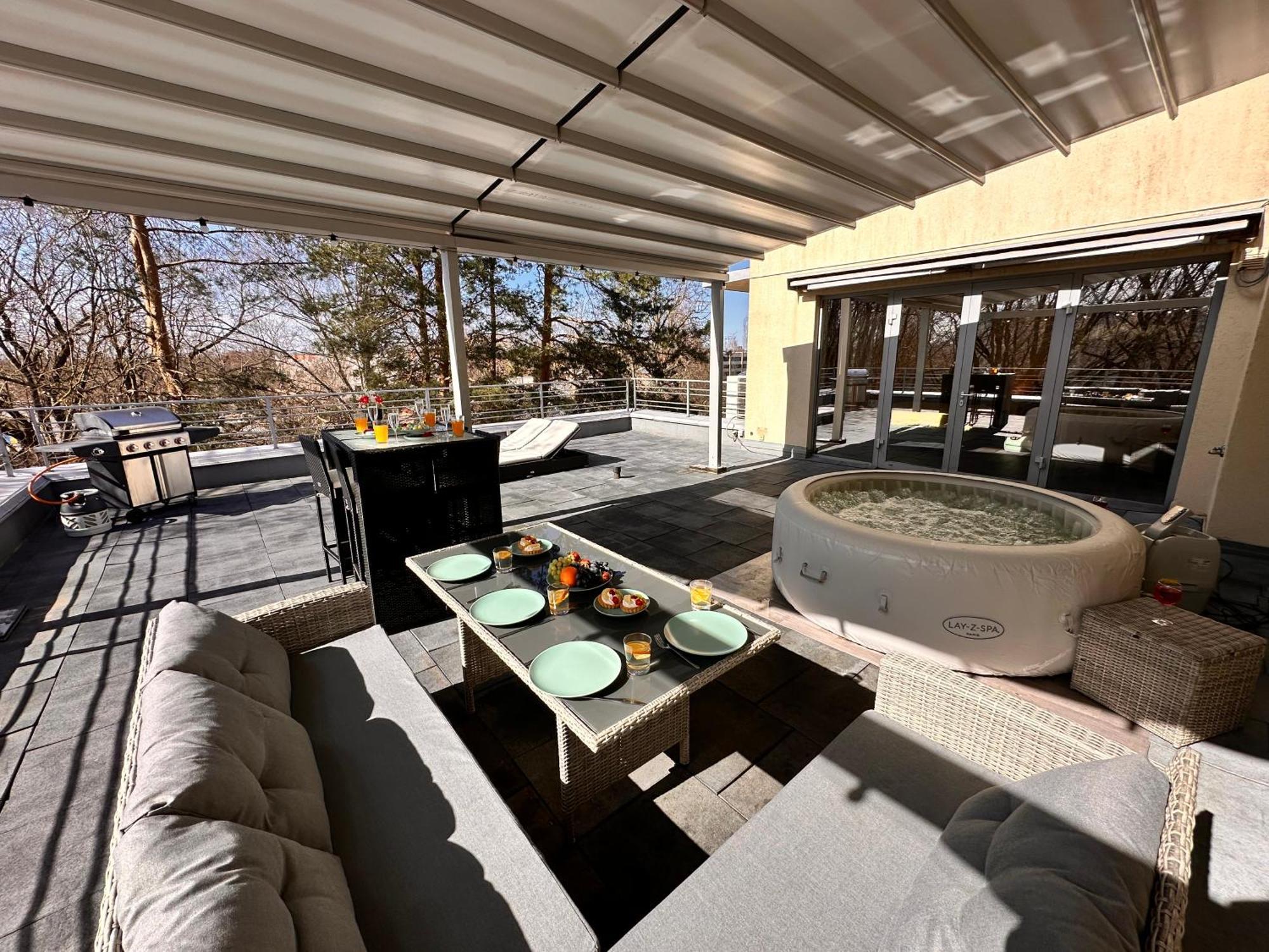 Skyhouse Superior Penthouse & Apartment *