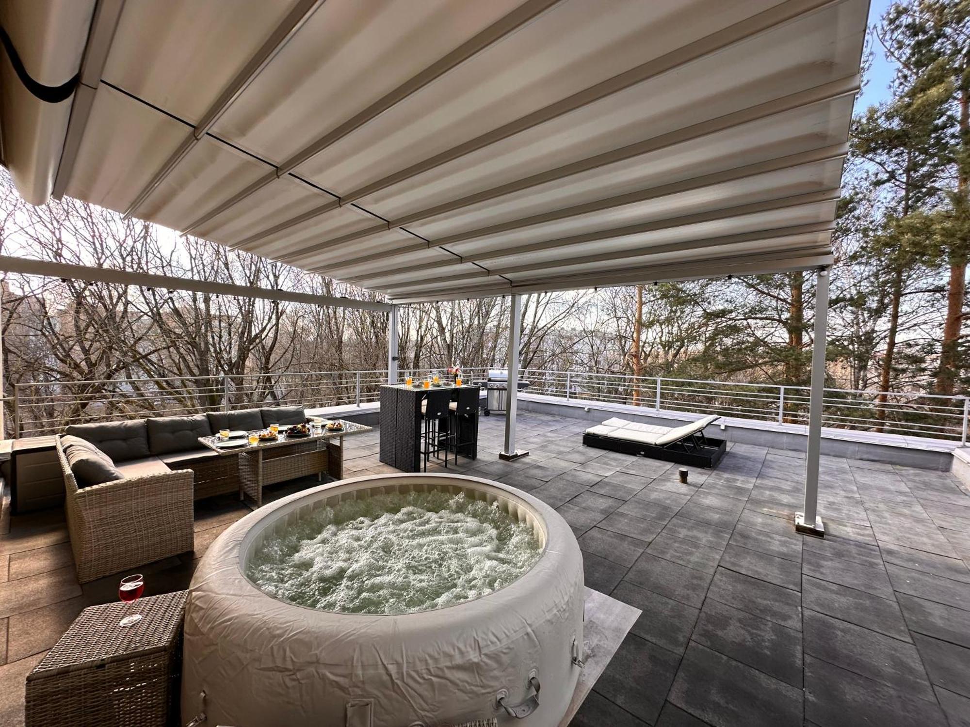 Skyhouse Superior Penthouse & Apartment Riga