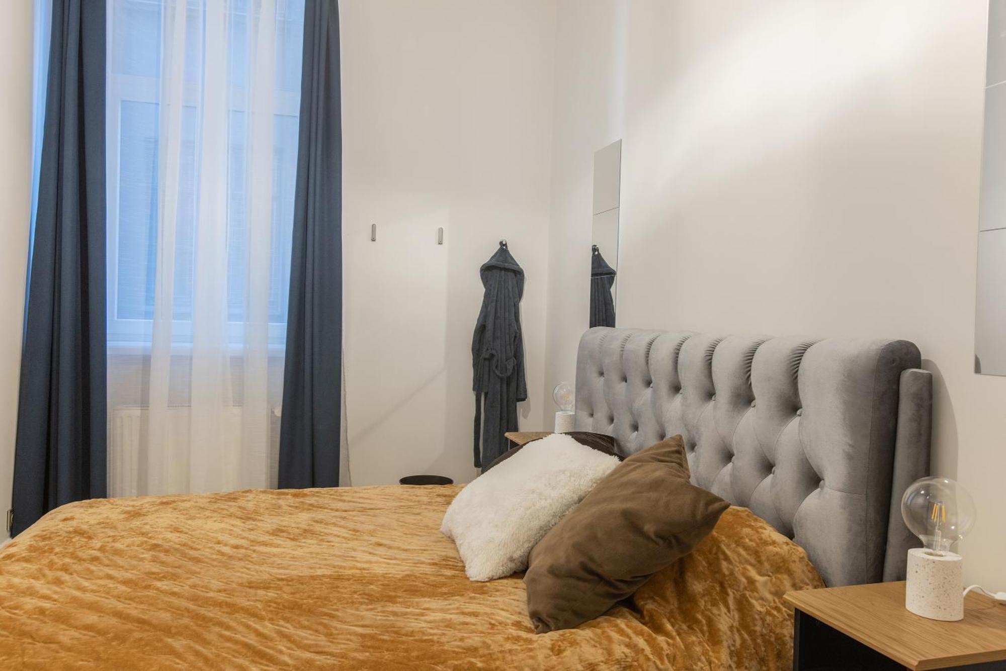 Brand New 4 Bedroom 2,5 Bath , Lux , Căn hộ