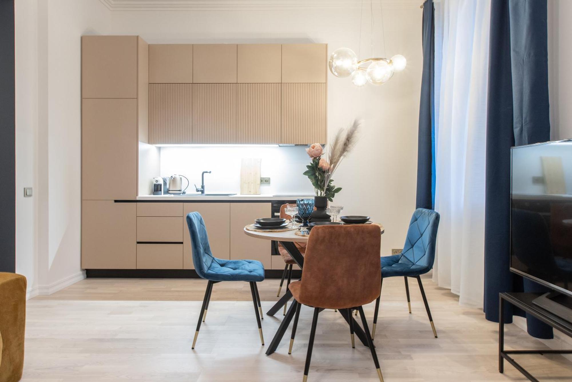 Brand New 4 Bedroom 2,5 Bath , Lux , Căn hộ *