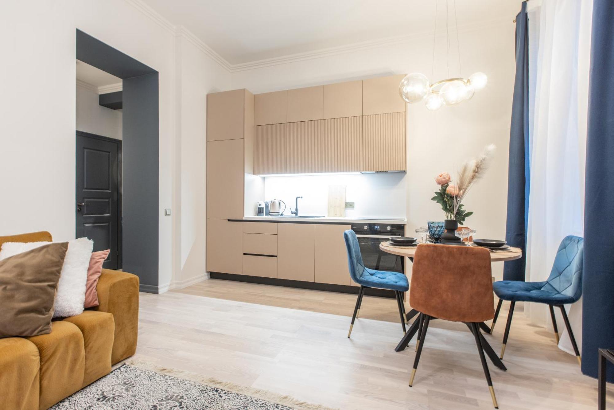 Brand New 4 Bedroom 2,5 Bath , Lux , Căn hộ