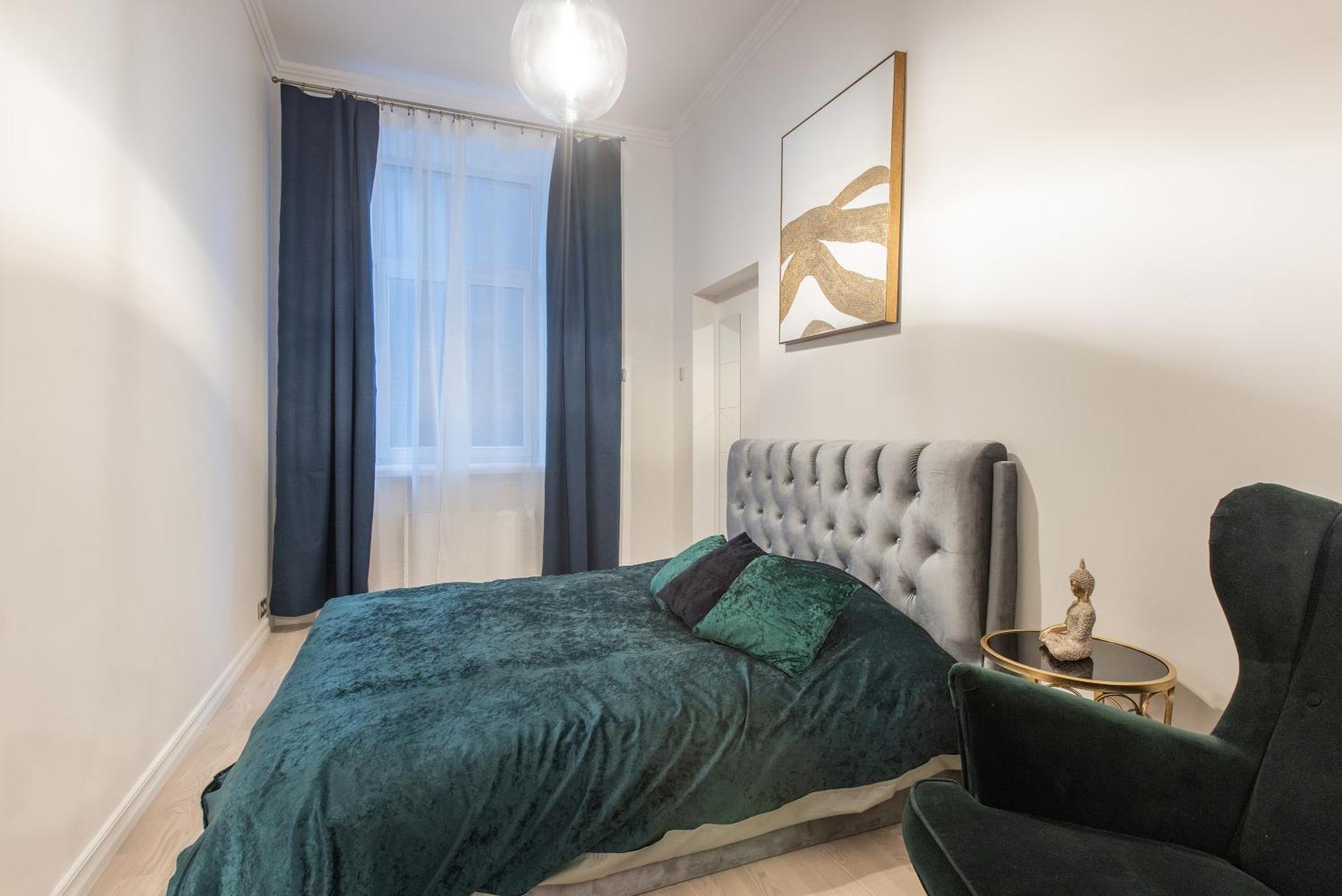 Brand New 4 Bedroom 2,5 Bath , Lux , Căn hộ *